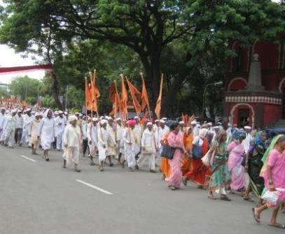 Devotees on an annual pilgrimage to Pandharpur